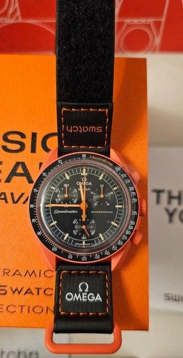 Omega x Swatch - Mission On Earth (Lava) - Sans prix de, Handtassen en Accessoires, Horloges | Heren, Nieuw
