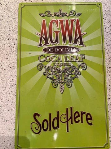 AGWA De Bolivia, coca leaf Liqueur. - Reclamebord - Metaal, Antiek en Kunst