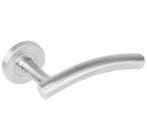 Intersteel deurkruk gebogen op rond rozet RVS, Ophalen of Verzenden, Nieuw