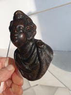 Handvat - a forma di fanciullo e fanciulla. Nei modi di