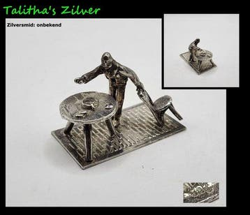 Miniatuur beeldje - Prachtige zilveren miniatuur Man aan, Antiek en Kunst