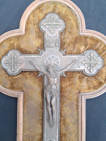 Antiek Crucifix - Metaal - 1910-1920 - Crucifix met wijwater