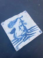 Tegel - Delfts blauwe tegel met een zeewezen met een fakkel