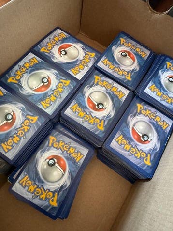 Pokémon - 2500 Bulk kaarten, Hobby & Loisirs créatifs