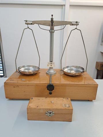 Weegschaal - Hout, Metaal - Galenische bereiding met