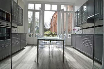 Appartement aan Rue de la Source, Saint-Gilles