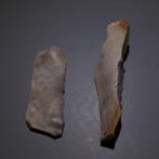 Neolithisch 2 vuurstenen. Mes van 7 cm lang - 5000 v.Chr.