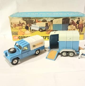Corgi 1:43 - Modelauto (2) - Land Rover and Rises Horse, Nieuw