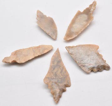 Chalcolithisch Jasper, Flint 5 driehoekige pijlpunten met