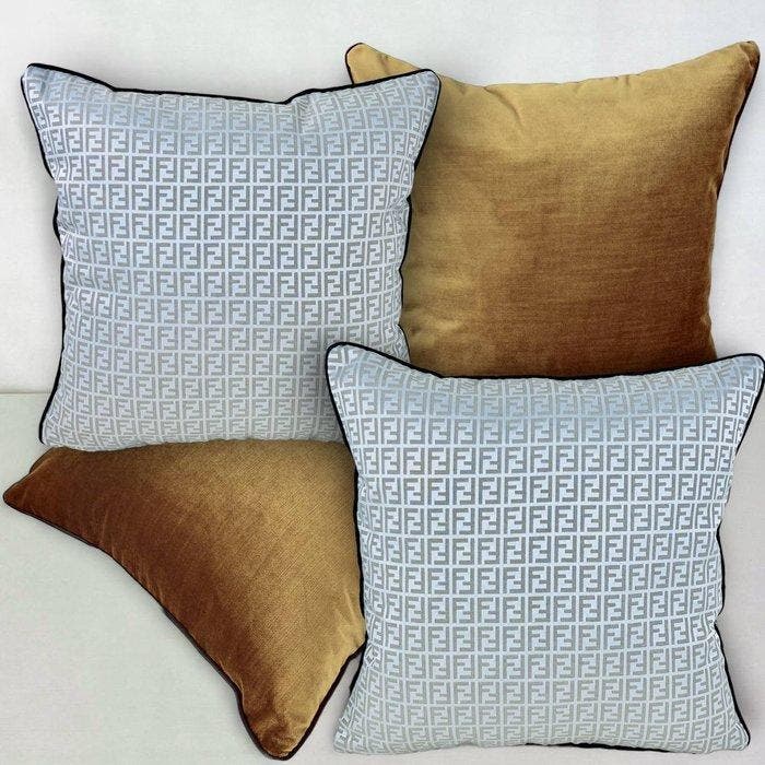 FENDI CASA -Two cushions in a set of four in total- New set, Antiquités & Art, Tapis & Textile