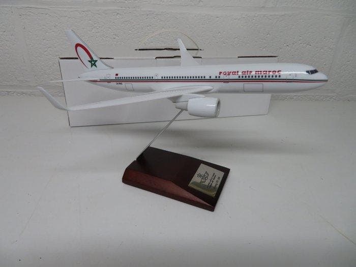Lupa 1:200 - Modelvliegtuig - Boeing 767-300 Royal Air Maroc, Antiquités & Art, Antiquités | Assiettes décoratives & Carrelages