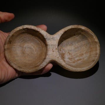 Bactrian Albast Dubbel bekervat. 17 cm L. 2000 - 1000 v.Chr., Verzamelen