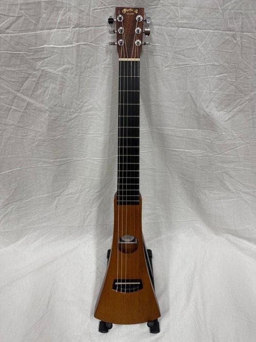 C. F. Martin & Company - The Classic Backpacker - - Guitare, Musique & Instruments, Instruments à corde | Guitares | Acoustiques