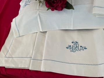 ricami fatti a mano con monogramma. - Laken (3) - 253 cm -, Antiek en Kunst