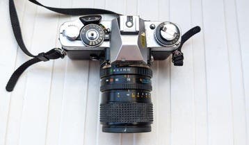 Minolta XD7 + X-700 + 28-70mm + 28-200mm Analoge camera, Audio, Tv en Foto, Nieuw