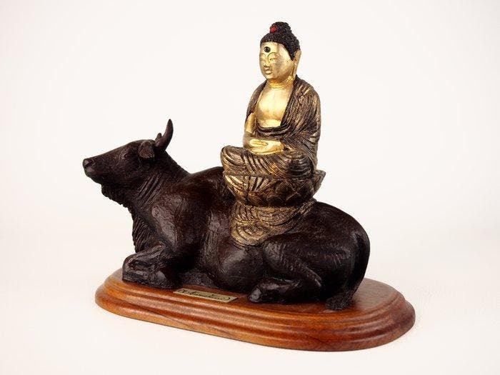 Shakyamuni Boeddha zittend op een os - Hout - Japan - Shwa, Antiquités & Art, Antiquités | Autres Antiquités