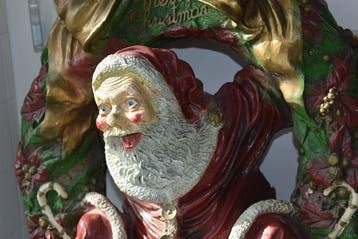 Kerstdecoratie - Kerstkrans met kerstman en strik - 5400 g -