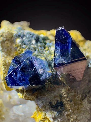 Ongelooflijk blauw anatasio, dubbel kristal schitterend, Verzamelen, Mineralen en Fossielen