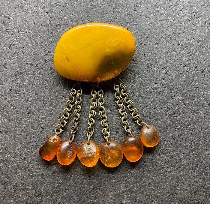 Unieke oude broche met natuurlijke Baltische amber stenen, Antiek en Kunst, Curiosa en Brocante