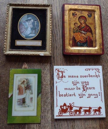 Set van 4 religieuze objecten (4) - Glas, Hout, Aardewerk -, Antiquités & Art