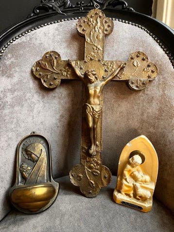 crucifix; bénitier; statue (3) - Art déco - Cuivre, Bois,