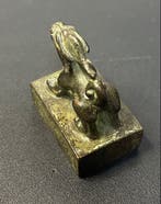 Decoratief ornament - Antiek bronzen zegel met mythisch