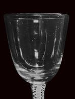 Wijnglas - 18e eeuws ondoorzichtig twist wijnglas - Loodglas