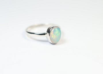 Ethiopisch opaal / Welo-opaal Ring / cabochon / nieuw- 2.34