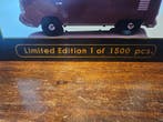 KK Scale 1:18 - Voiture miniature - Volkswagen T1 Samba bus