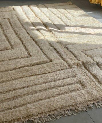 Echoes of the Atlas – A Handwoven Story in Wool - Uit het, Nieuw