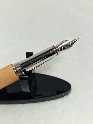 Otto Hutt - Design 04 - Vulpen, Nieuw