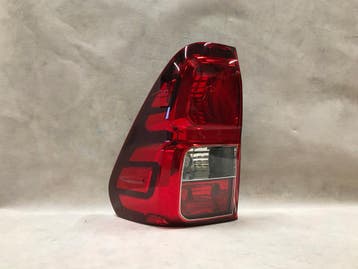 Toyota Hilux VIII 15-20 achterlicht links origineel, Verzenden