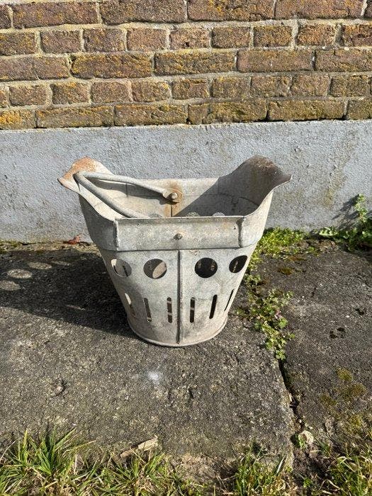 verzinkte kolen- of haardmand - Emmer - Metaal verzinkt -, Antiek en Kunst, Curiosa en Brocante