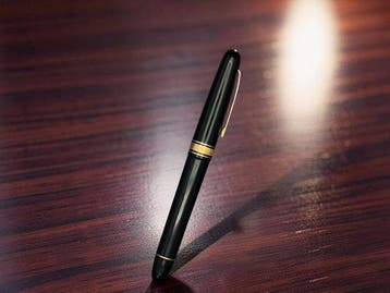 Omas - Extra 556/S Fountain Pen – Black Resin – 18K Gold Nib