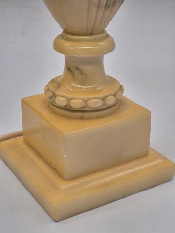 Antike Tischlampe – Alabaster – Art-Déco-Tischleuchte mit