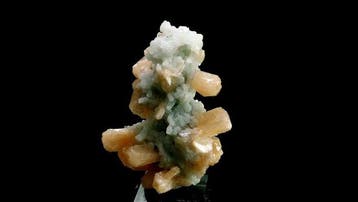 Stilbite op chalcedoon-stalactieten - Nashik, Deccan Traps,