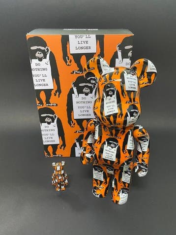 Medicom Toy - Be@rbrick 400% & 100% Banksy MONKEY SIGN