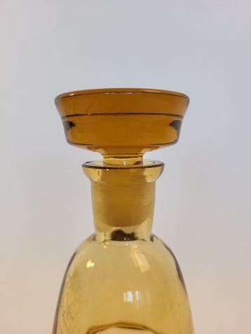 Bernsteinfarbene Likörkaraffe im Mid-Century Stil, um