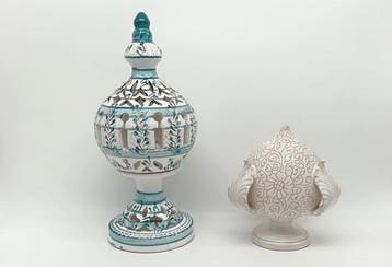 Kaarsenstandaard met oor (2) - Majolica - Geperforeerd en, Antiquités & Art
