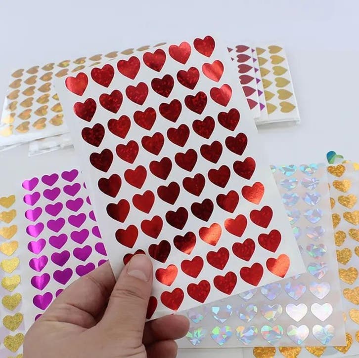 120 rode holografische mini hartjes - Valentijn - liefde..., Hobby en Vrije tijd, Stickers en Plaatjes, Sticker, Nieuw, Ophalen of Verzenden