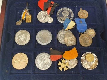 Médaille artistique - Collectie 24 penningen & Medailles in