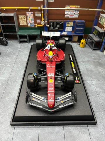 Bburago 1:18 - Modelauto - Ferrari SF-25 #44 Lewis Hamilton, Nieuw