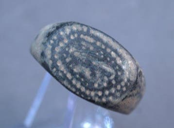 Early medieval Bronze Ring with dots design - 23 mm (Zonder