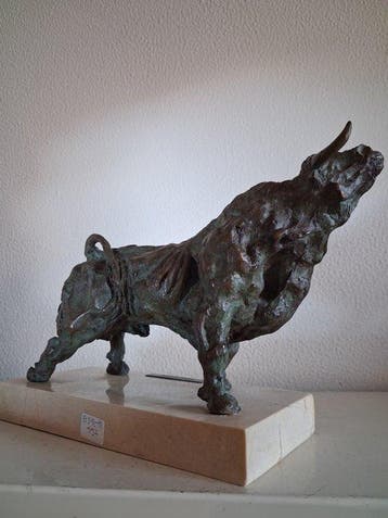 Jose Ramon Gomez Nazabal - sculptuur, Toro bravo - 20 cm -, Antiek en Kunst