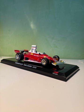 1:43 - Modelauto (2) - Ferrari 312T - Niki Lauda - 1975 +, Nieuw