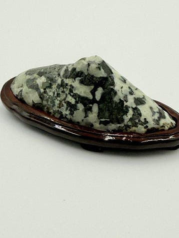 Japanse suiseki Mount Fuji-steen met houten daiza – 10 cm -