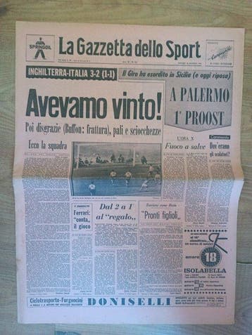 Collezione di 5 storici quotidiani completi originali de La, Collections
