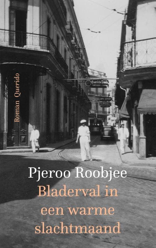 Bladerval in een warme slachtmaand 9789021470641, Boeken, Romans, Gelezen, Verzenden
