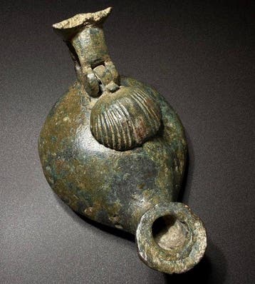 Romain antique Bronze Lampe à huile attrayante avec un