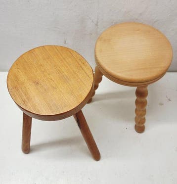 Kruk - Hout - Twee vintage houten tripodkrukjes